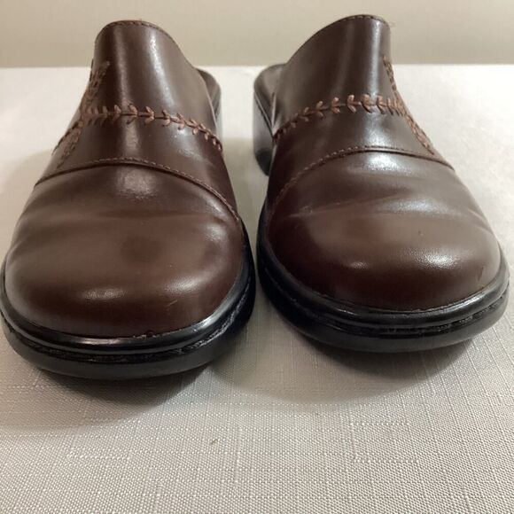 Clarks Leisa Brown Leather Embroidered Mule Clog Size 6 M - Picture 1 of 11